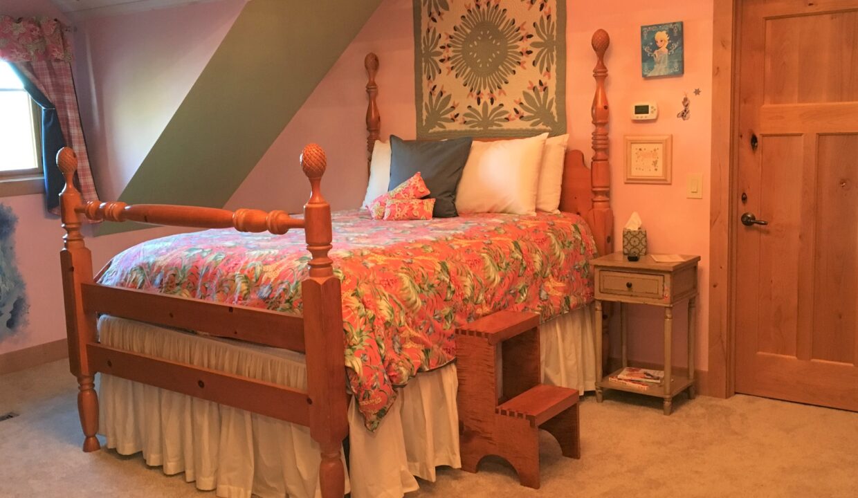4th bedroom (2)