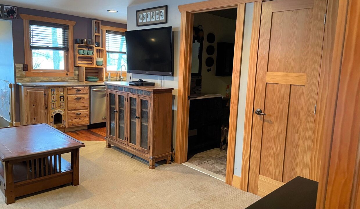 Garage Apt - Living Rm (2)