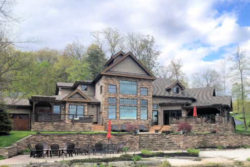 House lake side